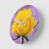Gelbe Rose Akrylwange Runde Wanduhr (Winkel)