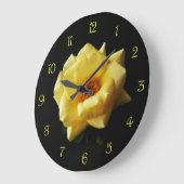 Gelbe Rose auf schwarz-gelben Skriptnummern wc Große Wanduhr (Winkel)