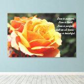 Gelbe Rose Blume - Liebe ist schön Leinwanddruck (Insitu (Holzboden))