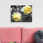 Gelbe Rose-Blume, teilweise farbig Leinwanddruck (Insitu (Wohnzimmer))