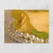 Gelbe Rose und Perlen Postkarte (Vorderseite)