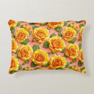 Gelbe Rosen auf rosa Hintergrund Dekokissen