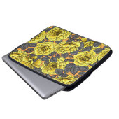 Gelbe Rosen mit grauen Blätter auf Orange Laptopschutzhülle (Vorne Knopf)