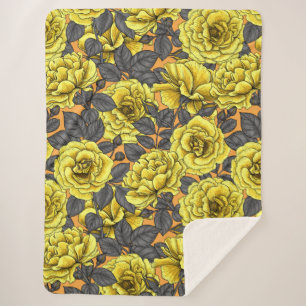 Gelbe Rosen mit grauen Blätter auf Orange Sherpadecke