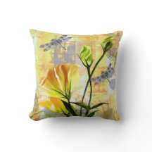 Gelbe Rosen und Libellen im Brier