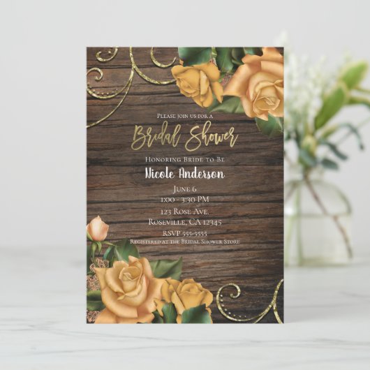 Gelbe Rosen und rustikales Brautparty aus Holz Einladung (Stehend Vorderseite)