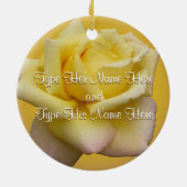 Gelbe Rosen-Verzierungs-personalisierte Keramik Ornament (Hinten)