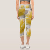 Gelbe Rosenblätter Capri Leggings (Rückseite)