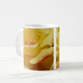 Gelbe Rosenblättern Tasse (Vorderseite Links)