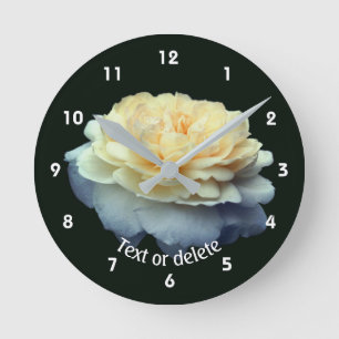 Gelbe Rosenblüte Personalisiert Runde Wanduhr