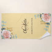 Gelbe Rosenflorale Monogramm-Initialen Strandtuch (Vorderseite)
