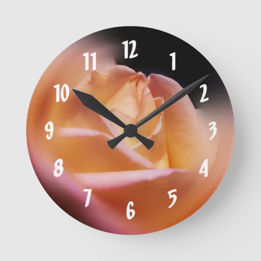 Gelbe Rosenknospe Blume Runde Wanduhr (Vorderseite)