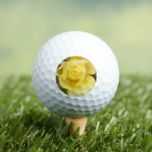 Gelbe Rosenknospe Golfball (Insitu T-Shirt)