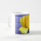 Gelbe Rosenknospe Kaffeetasse (Vorderseite Links)