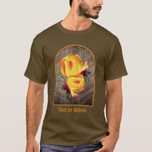 Gelbe Rosenknospen-Blumen auf Scheunenbrett T-Shirt