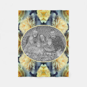 Gelbe Rosenrahmen ergänzen Ihr eigenes Foto Fleecedecke