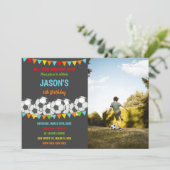 Gelbe Rote Flaggen Fußball Einladungen mit Foto (Stehend Vorderseite)