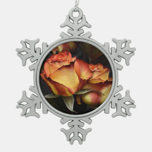 Gelbe Rote Rose Schneeflocken Zinn-Ornament