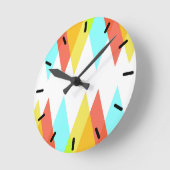 Gelbe, rote und kadettenblaue Dreiecke Runde Wanduhr (Winkel)
