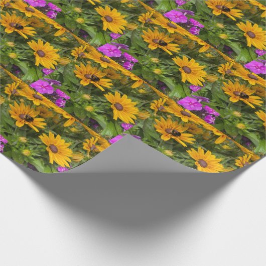 Gelbe Rudbeckia-Blume Rosa Phlox und Biene Geschenkpapier (Ecke)
