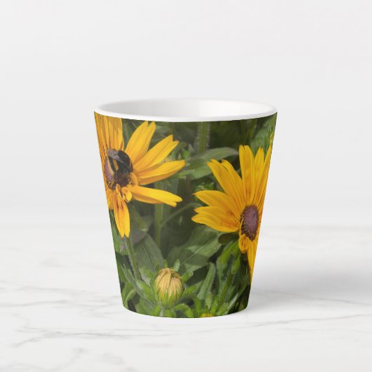 Gelbe Rudbeckia-Blume Rosa Phlox und Biene Milchtasse (Vorderseite)