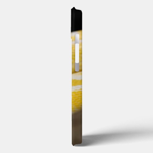 Gelbe Schlange nah Case-Mate iPhone Hülle (Rückseite / Links)