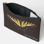 Gelbe Schmetterling und Initial auf Zubehörtasche (Offen)