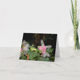 Gelbe Schmetterlinge auf tropischen Blätter Feiertagskarte