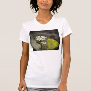 Gelbe Schmetterlinge, weiße Kante T-Shirt