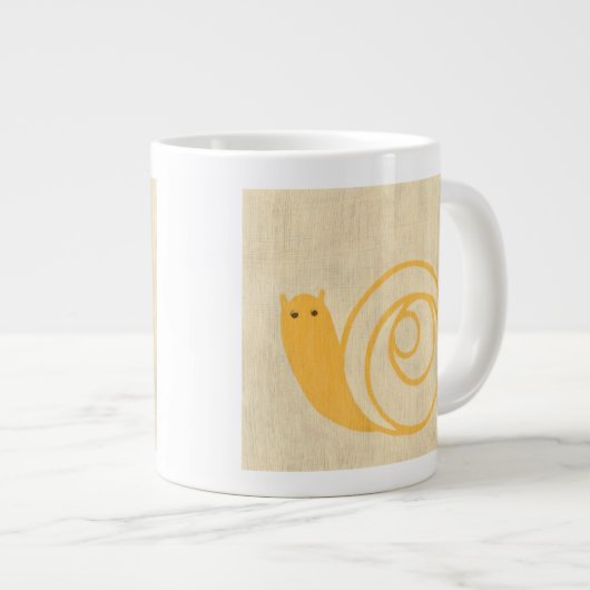 Gelbe Schnecke auf Creme Background Jumbo-Tasse (Vorderseite Rechts)