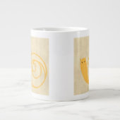 Gelbe Schnecke auf Creme Background Jumbo-Tasse (Vorderseite)