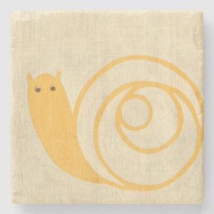 Gelbe Schnecke auf Creme Background Steinuntersetzer