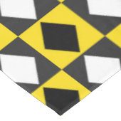 Gelbe Schwarz-weiße Diamantform Tischdecke (Schrägansicht)