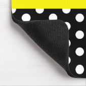 Gelbe Schwarz-weiße Polka Dot Monogram Maus Pad Mousepad (Ecke)