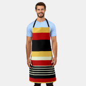 Gelbe, schwarze und rote Streifen Schürze (Getragen)