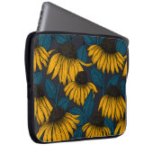 Gelbe Sitzbänke in dunkelblau Laptopschutzhülle (Vorne Rechts)