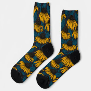 Gelbe Sitzkissen auf dunkelblauen Socken