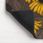 Gelbe Sitzmöbel in dunkelbrauner Farbe Mousepad (Ecke)