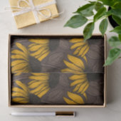 Gelbe Sitzmöbel in dunkelbrauner Farbe Seidenpapier (Geschenk)