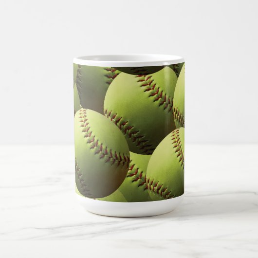 Gelbe Softball-Tapete Kaffeetasse (Mittel)