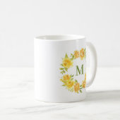 Gelbe Sommermonate Blume Wreath Monogramm Kaffeetasse (VorderseiteRechts)