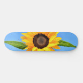 Gelbe Sonnenblume auf blauem Himmel - Sommer Skateboard (Horizontal)