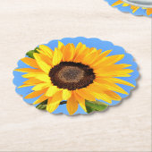 Gelbe Sonnenblume auf blauem Himmel - Sommer Untersetzer (angewinkelt)