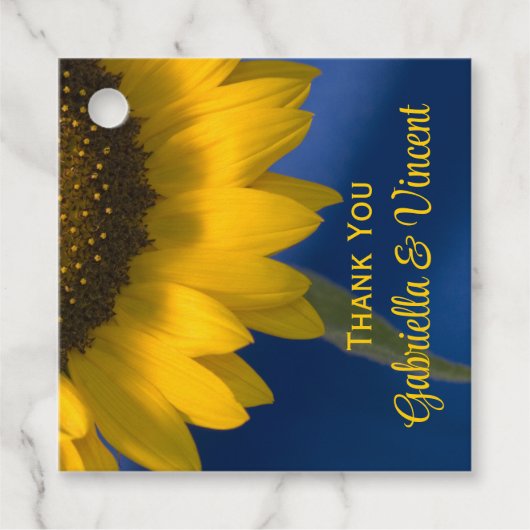 Gelbe Sonnenblume auf Blauer Hochzeit Geschenkanhänger (Vorderseite)