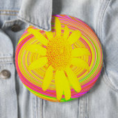 Gelbe Sonnenblume auf einem psychedelischen Swirl Button (Beispiel)