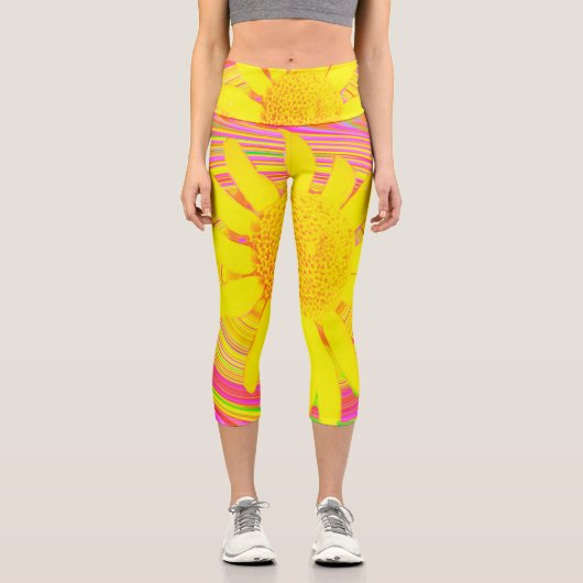 Gelbe Sonnenblume auf einem psychedelischen Swirl Capri Leggings (Vorderseite)