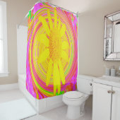 Gelbe Sonnenblume auf einem psychedelischen Swirl Duschvorhang (Beispiel)