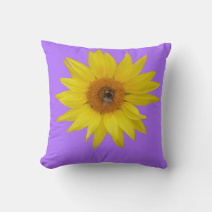 Gelbe Sonnenblume mit Biene im Lila Hintergrund Kissen