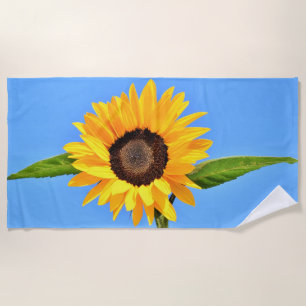 Gelbe Sonnenblumen auf blauem Himmel Badetuch