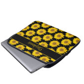 Gelbe Sonnenblumen auf Personalisiertem Schwarz Laptopschutzhülle (Vorne Knopf)